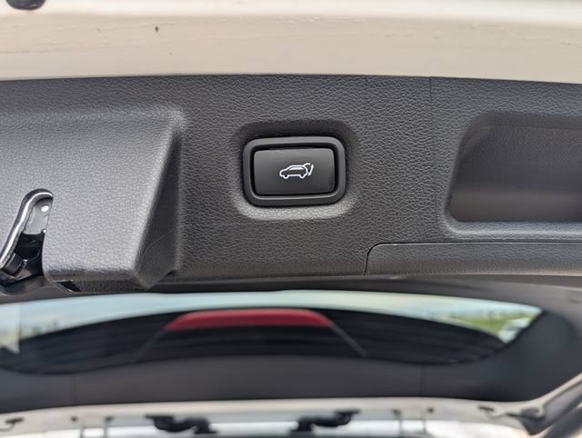 Used 2023 Hyundai Santa Fe SEL FWD image 10