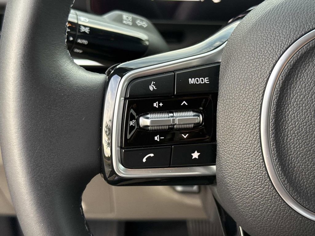 Used 2026 Kia Carnival image 39