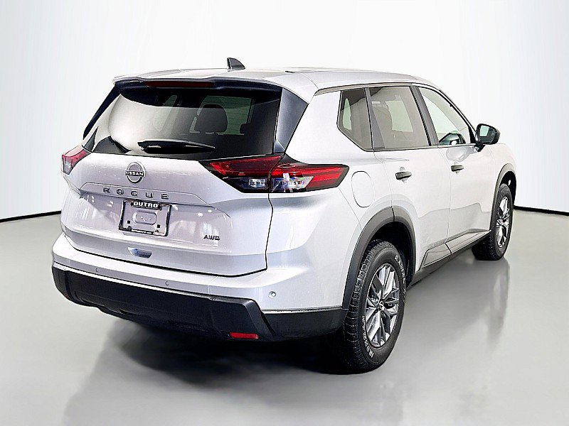 Used 2024 Nissan Rogue S image 7