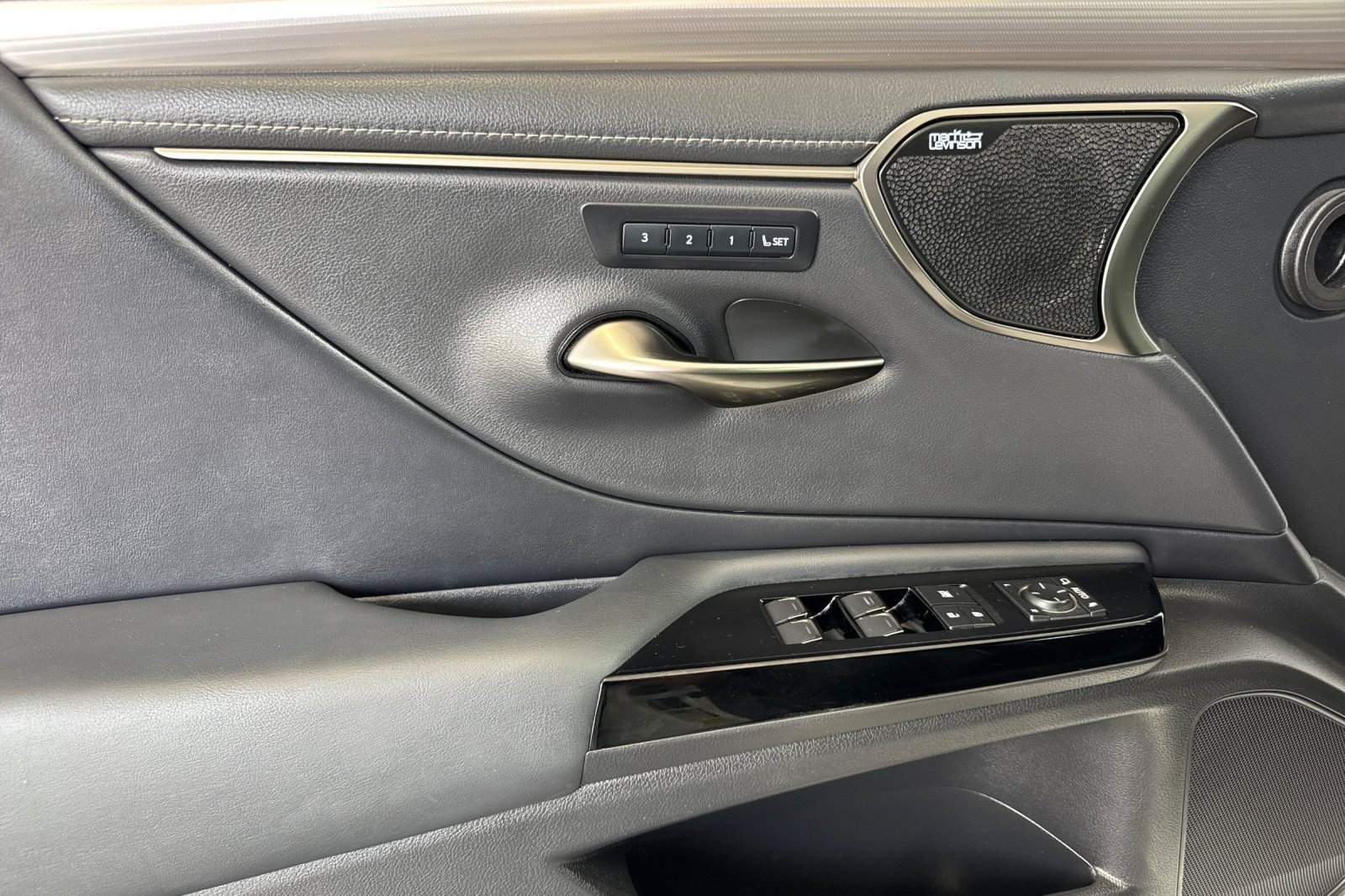Certified 2022 Lexus ES 350 F Sport FWD image 12