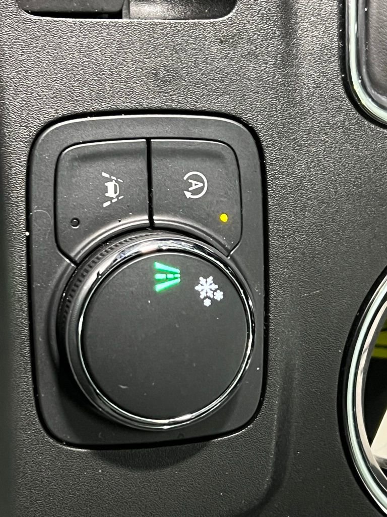 Used 2023 Chevrolet Traverse LT image 41