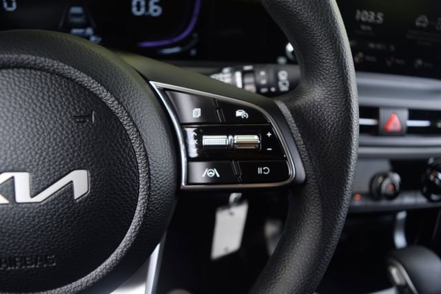 Used 2025 Kia Seltos LX AWD/4WD image 5