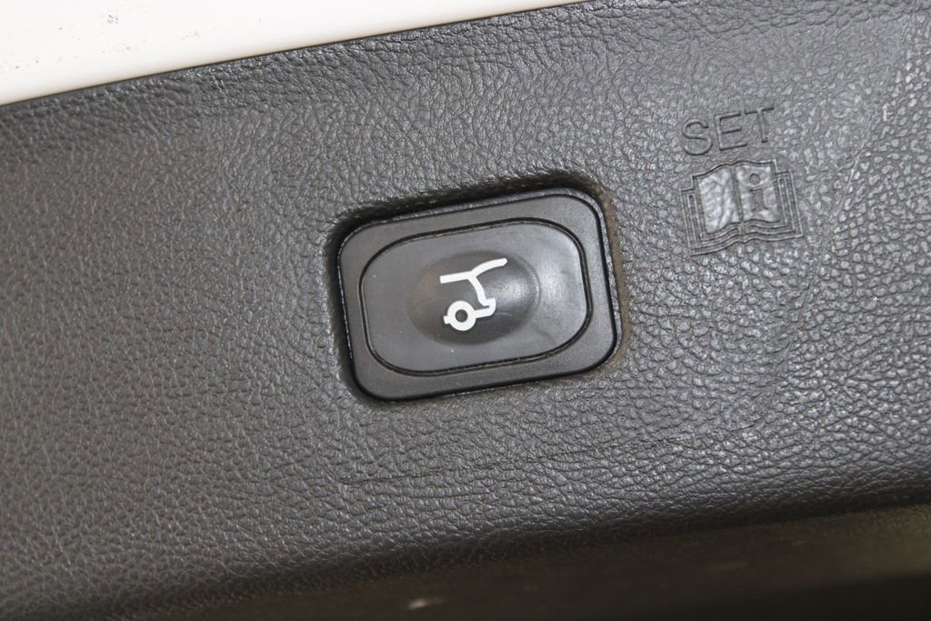 Used 2022 Ford Edge SE w/ Black Appearance Package image 14