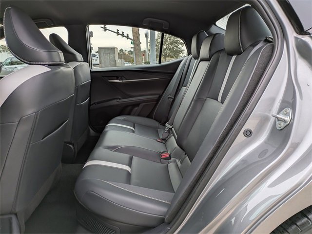 Used 2025 Toyota Camry SE image 13