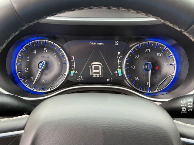 Used 2024 Chrysler Pacifica Touring-L image 15