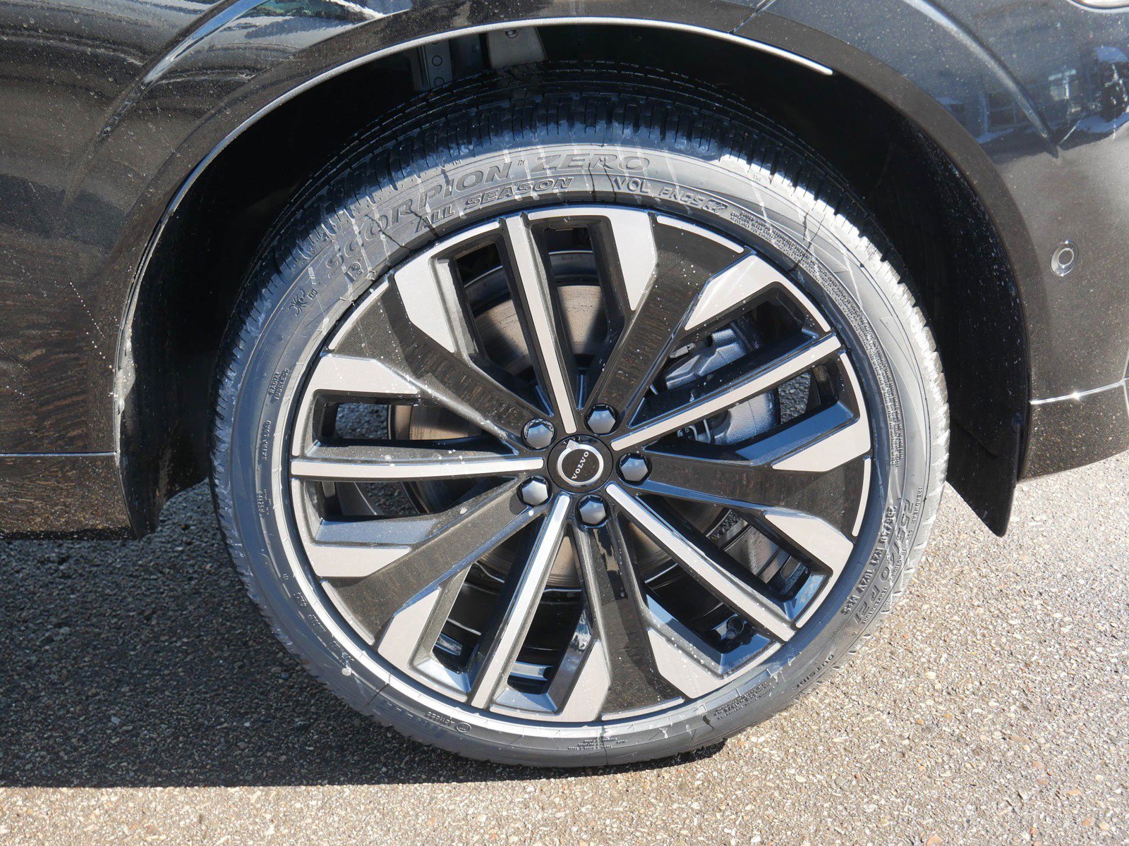 New 2026 Volvo XC60 T8 Ultra w/ Protection Package Premier image 4