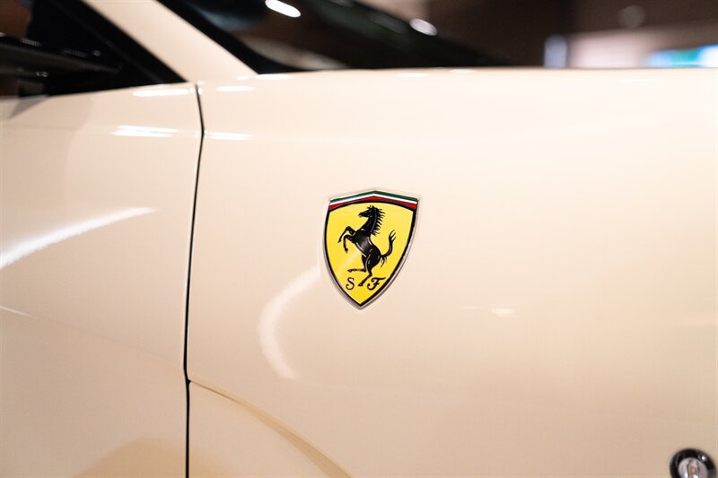 Used 2019 Ferrari 812 Superfast RWD image 10