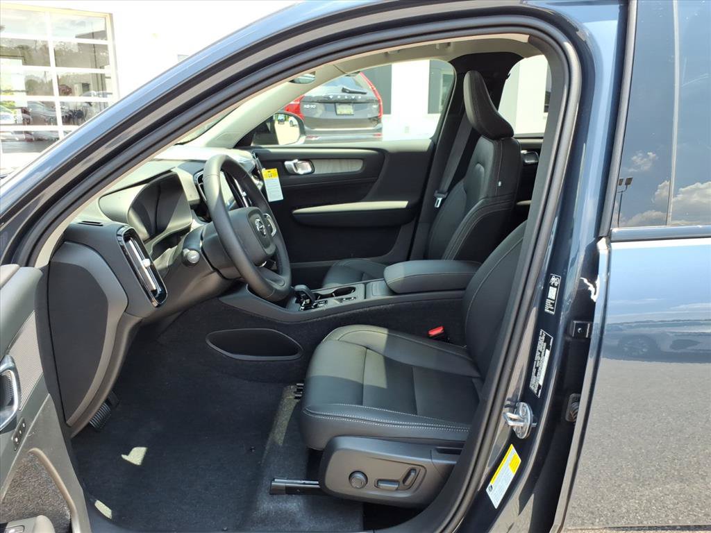 New 2026 Volvo XC40 B4 Core w/ Climate Package FWD image 11