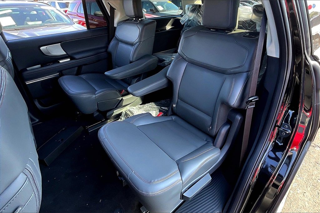 New 2025 Ford Expedition Active image 10