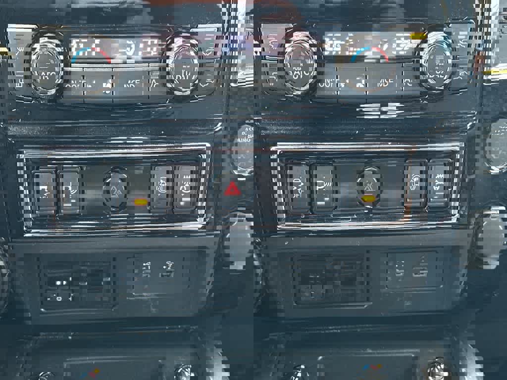 Used 2021 Nissan Titan Platinum Reserve w/ Moonroof Package image 26