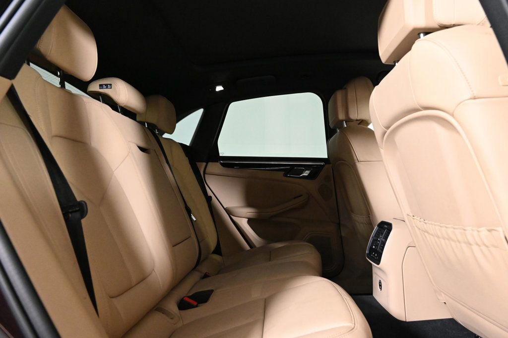 Certified 2024 Porsche Macan image 20