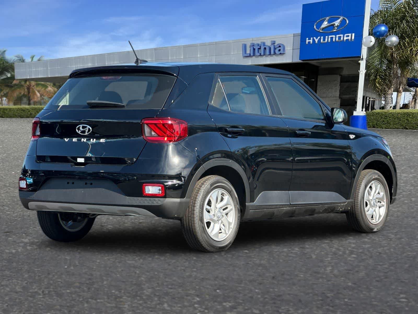 New 2026 Hyundai Venue SE FWD image 2