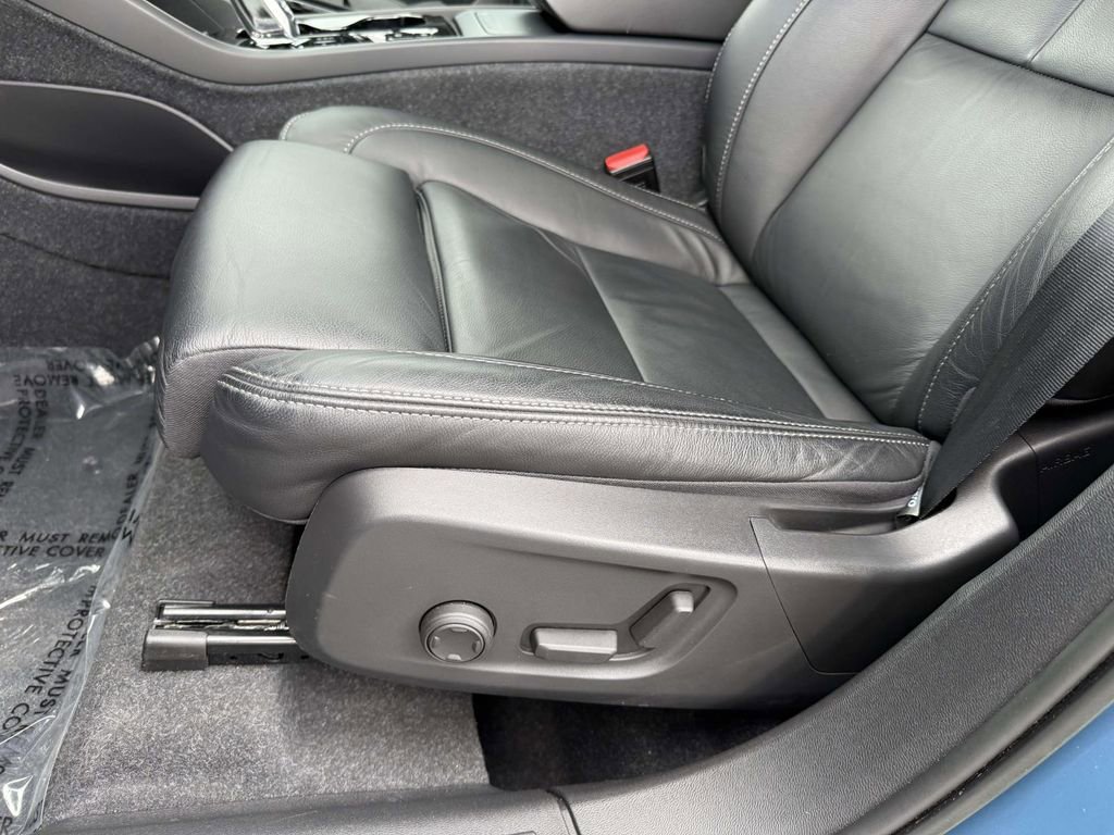Used 2023 Volvo XC40 B5 Ultimate w/ Protection Package Premier image 3