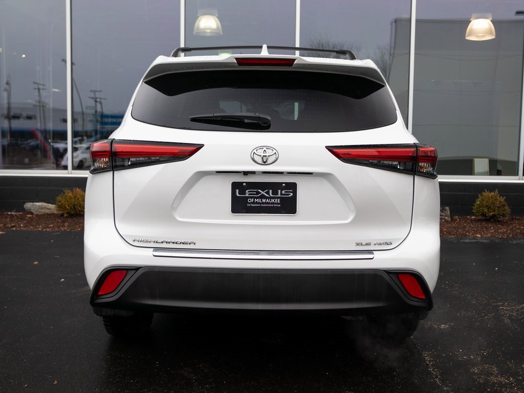 Used 2023 Toyota Highlander XLE image 4