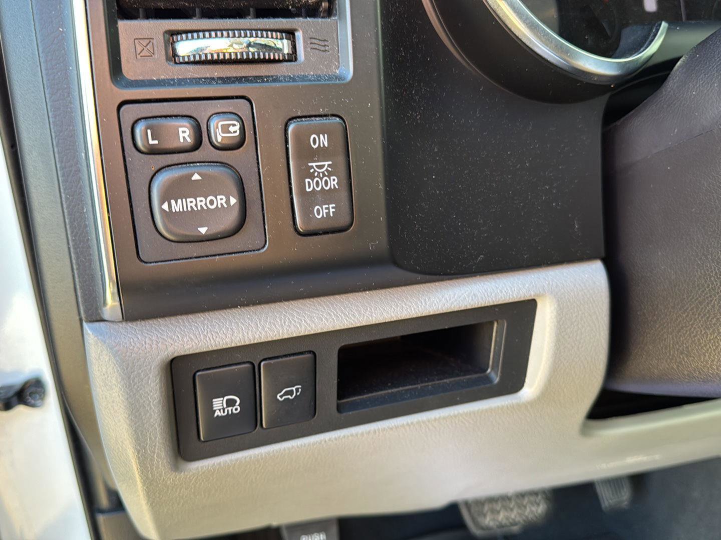 Used 2019 Toyota Sequoia Platinum AWD/4WD image 15