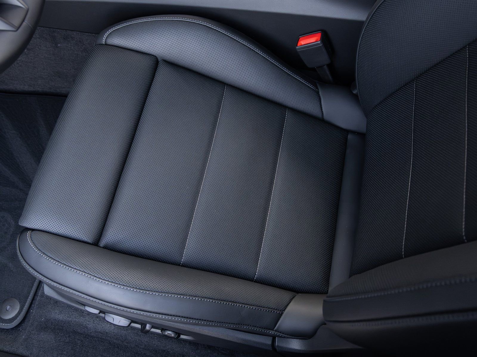 New 2025 Porsche Macan 4S Electric image 26