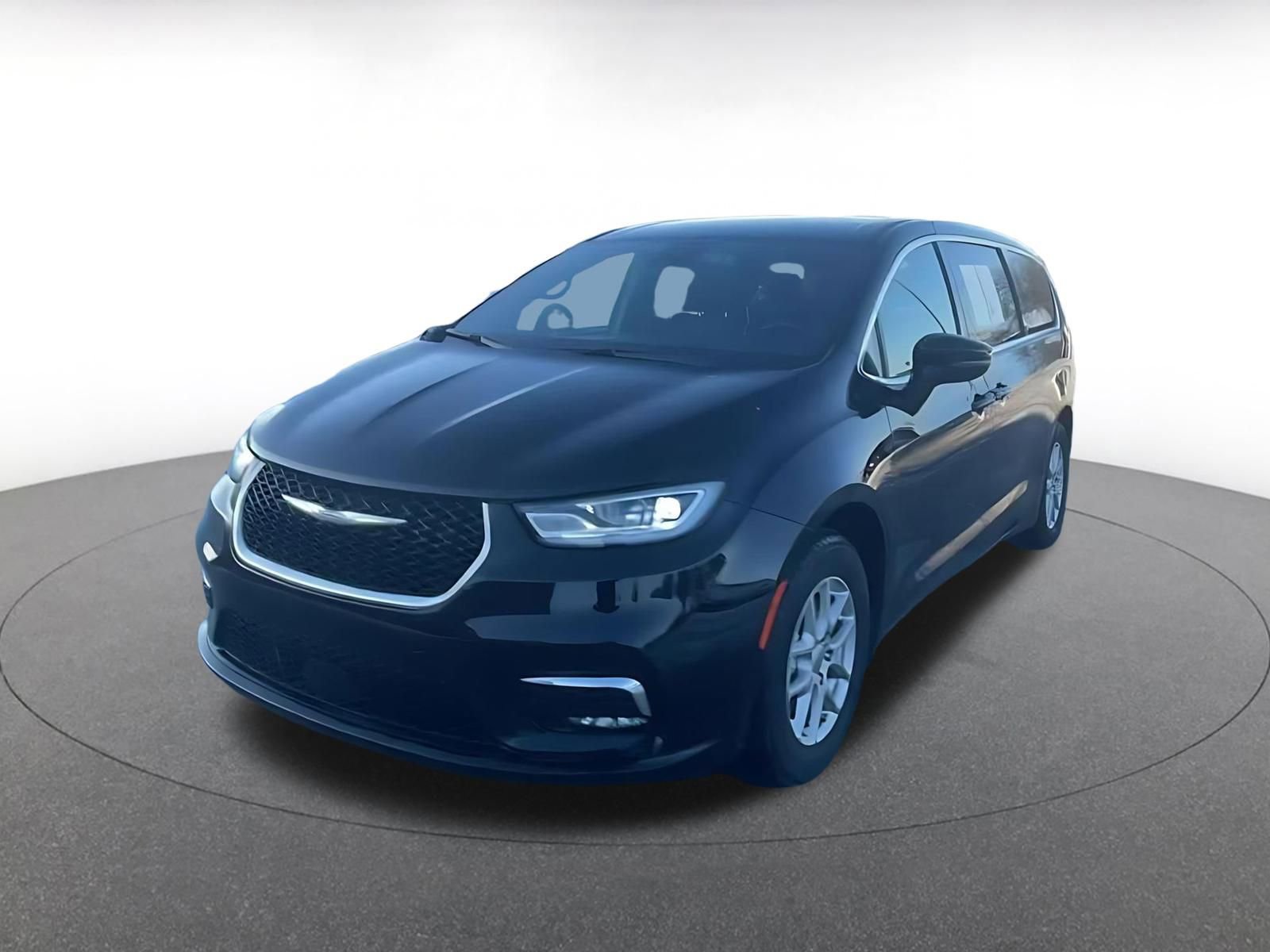 Used 2025 Chrysler Pacifica Select image 7