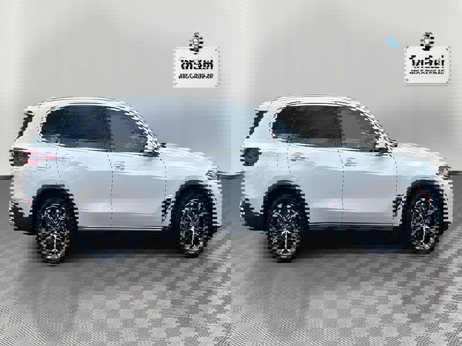 Certified 2025 BMW X5 xDrive50e image 2