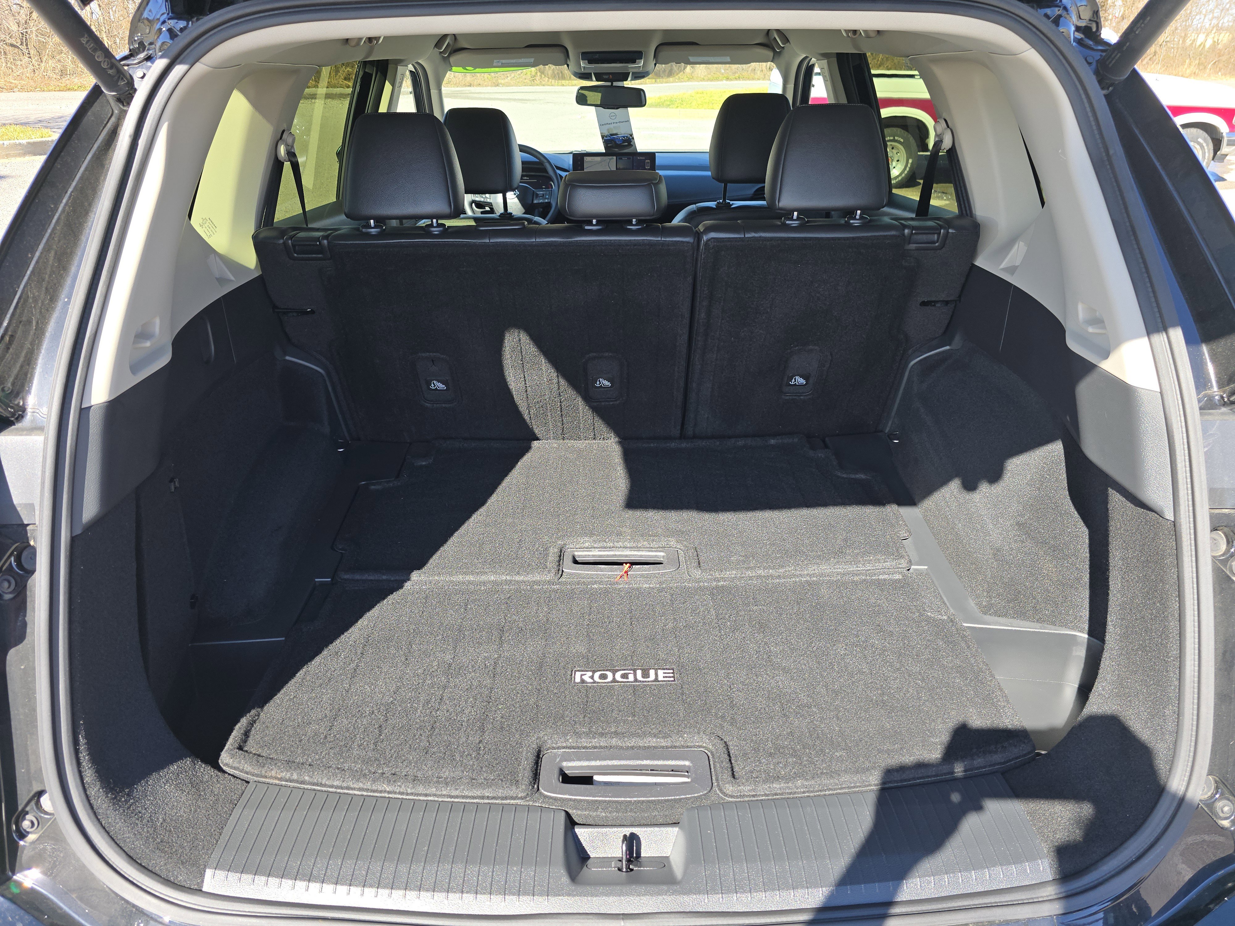 Used 2025 Nissan Rogue SL image 24