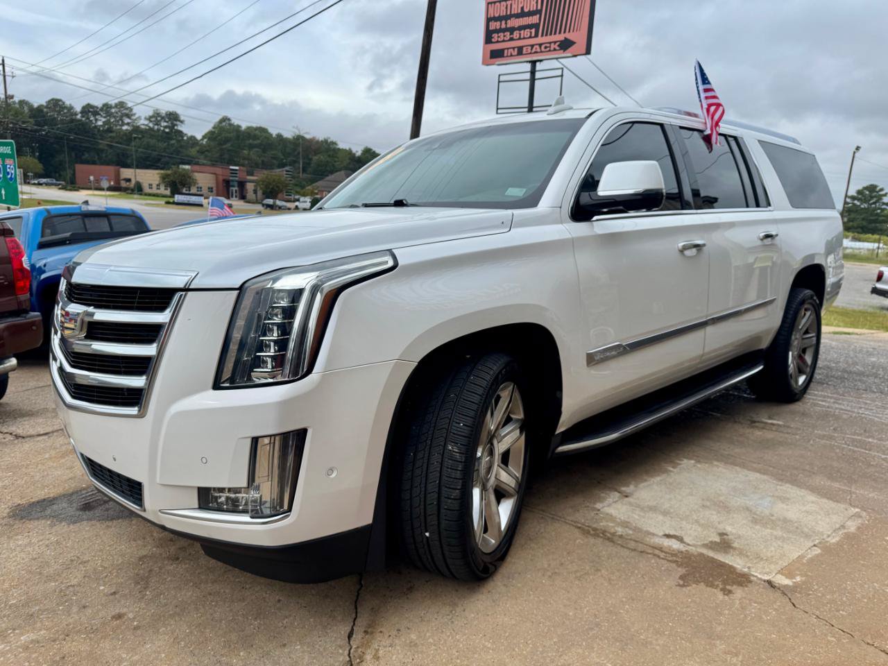 Used 2017 Cadillac Escalade ESV Luxury RWD image 6