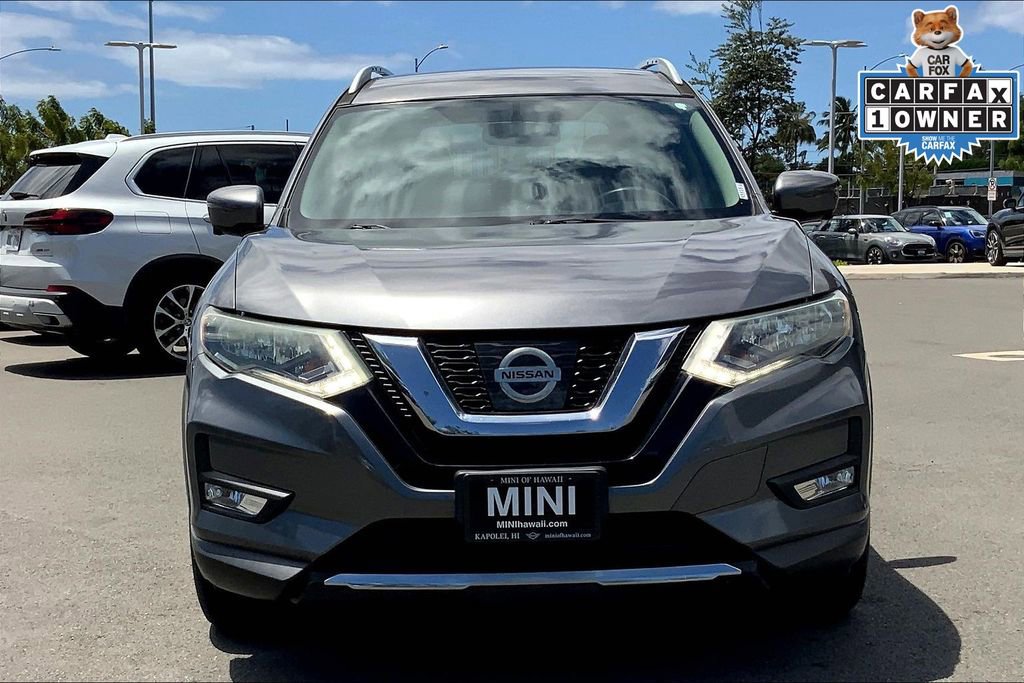 Used 2017 Nissan Rogue SV w/ SV Premium Package image 3