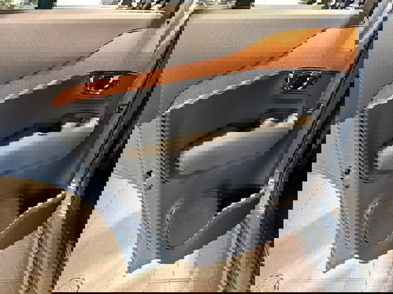 Used 2021 Volvo XC90 T8 Inscription Expression w/ Climate Package image 28