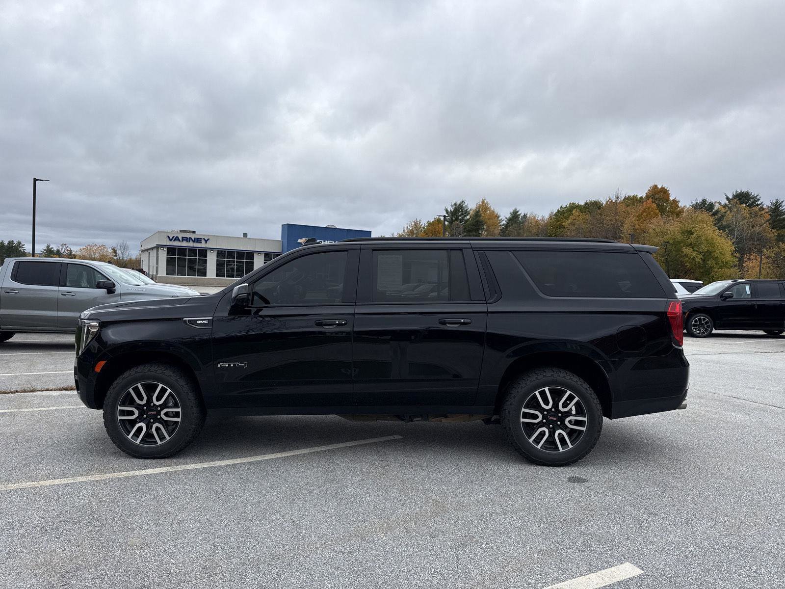 Used 2023 GMC Yukon XL AT4 w/ Technology Package image 8