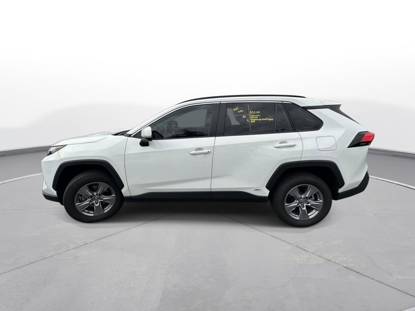 Used 2024 Toyota RAV4 XLE AWD/4WD image 9