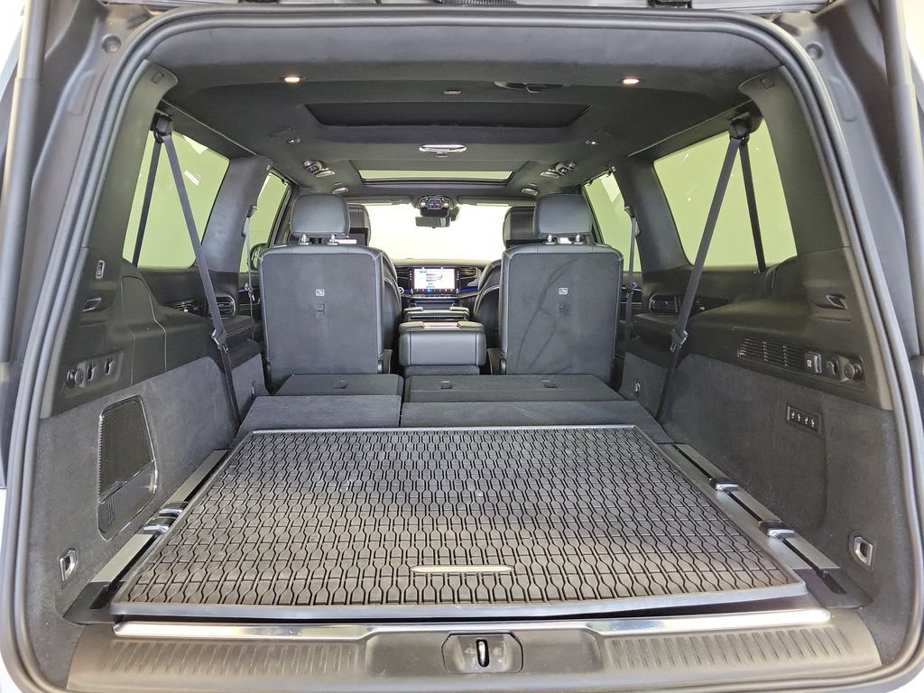 Used 2025 Jeep Grand Wagoneer L Series III w/ Rear Seat Video Group 1 AWD/4WD image 27