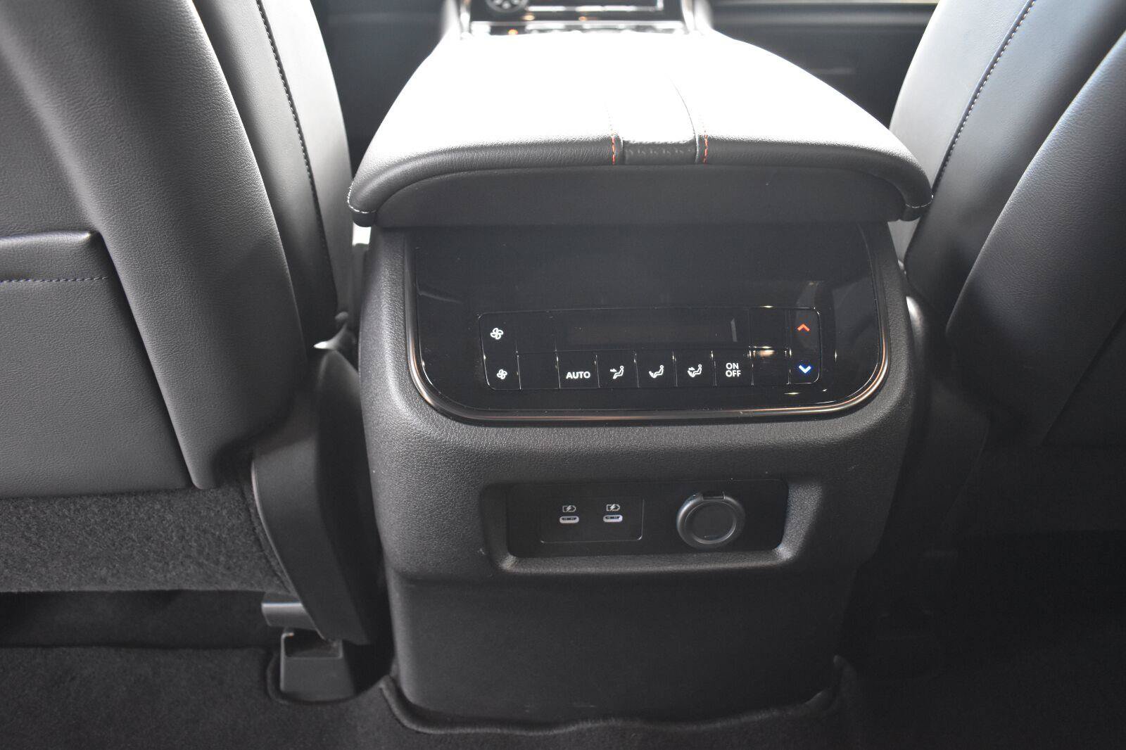 Certified 2025 Nissan Armada PRO-4X AWD/4WD image 58