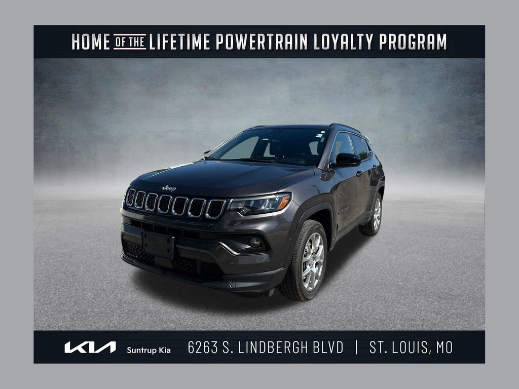 Used 2023 Jeep Compass Latitude image 1