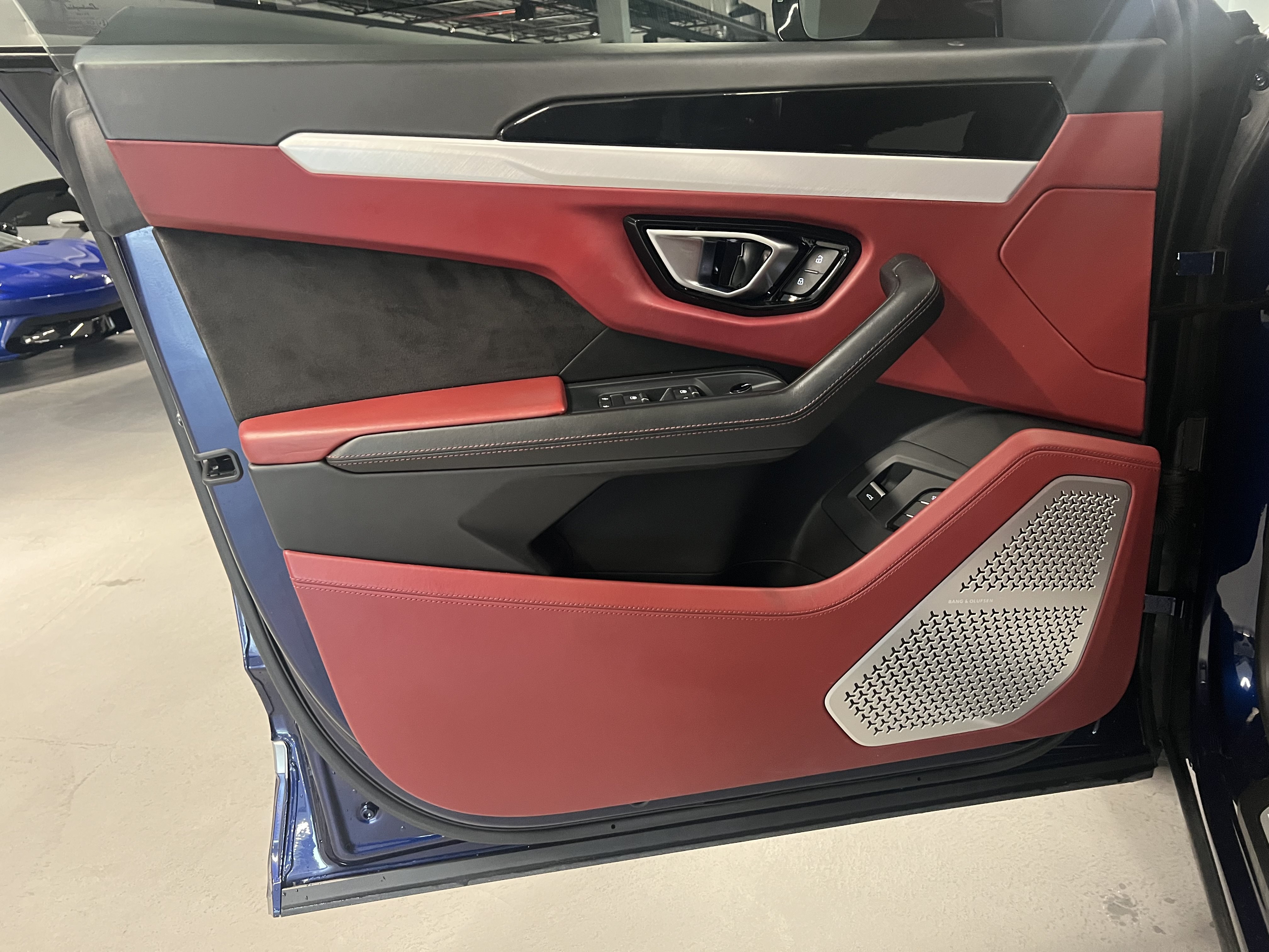 Used 2019 Lamborghini Urus AWD/4WD image 15
