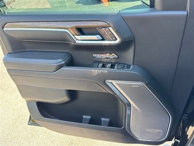 Used 2025 Chevrolet Silverado 1500 High Country w/ Z71 Off-Road Package AWD/4WD image 16