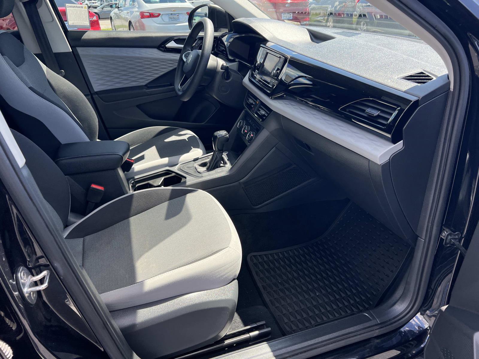 Used 2022 Volkswagen Taos S image 27