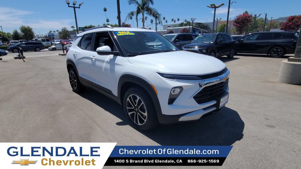 Used 2025 Chevrolet TrailBlazer LT FWD image 3