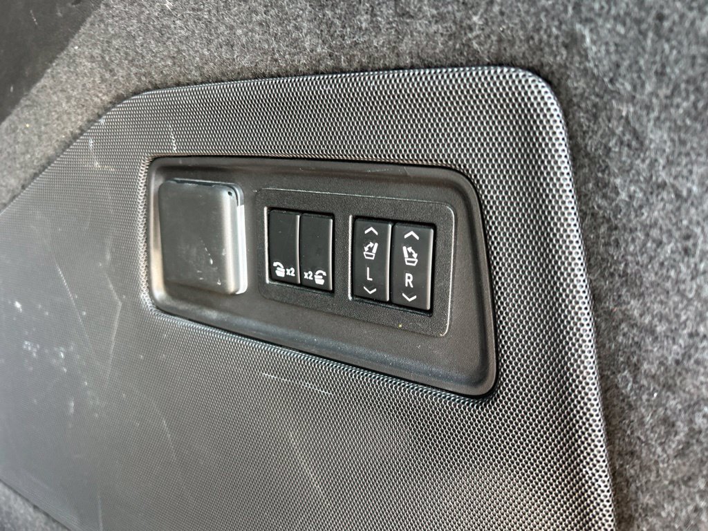 Used 2022 Cadillac Escalade ESV Premium Luxury AWD/4WD image 46