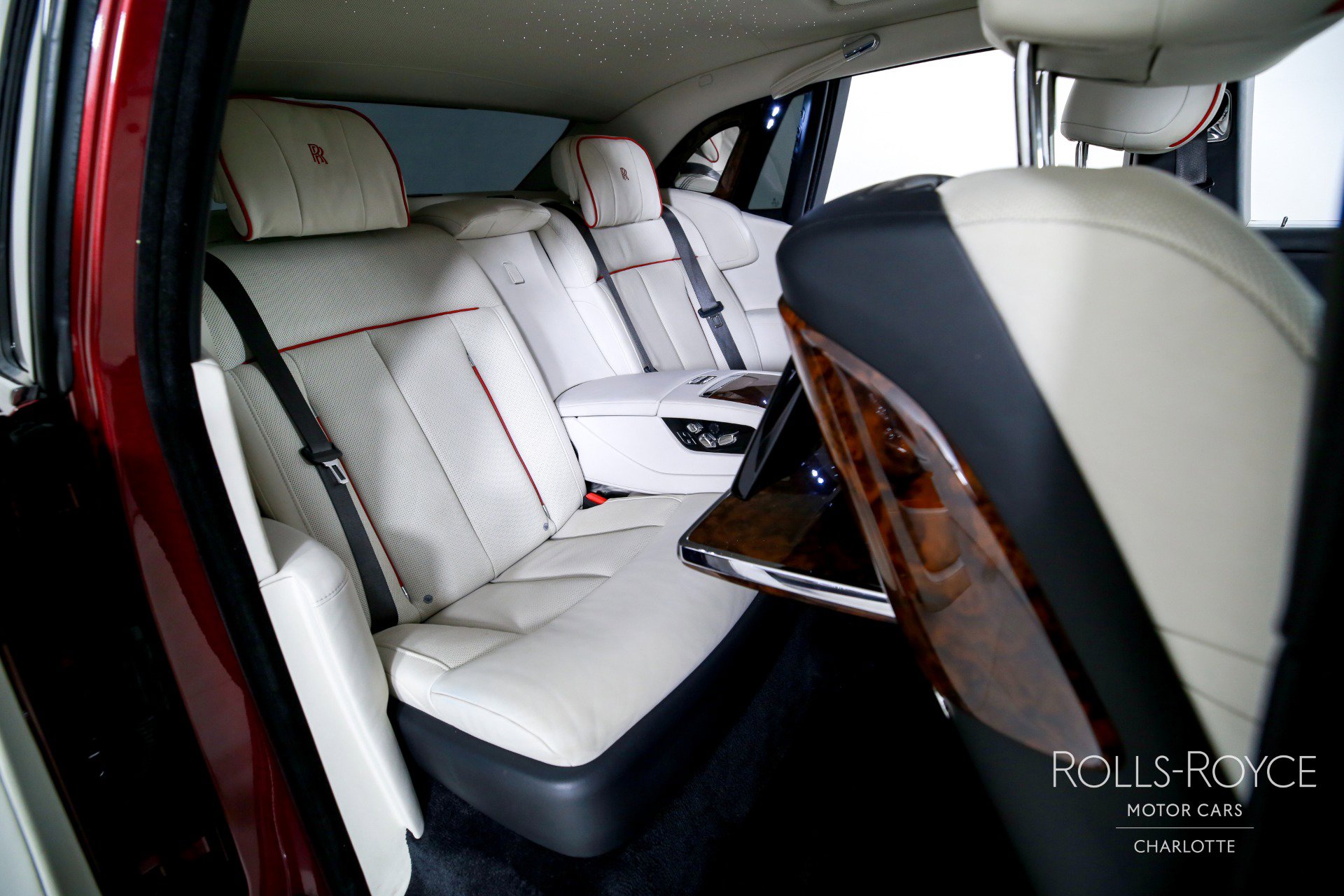 Used 2019 Rolls-Royce Phantom Sedan image 29