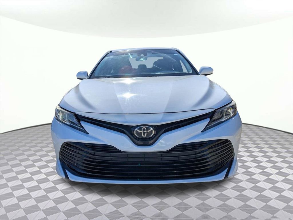 Used 2018 Toyota Camry LE image 9