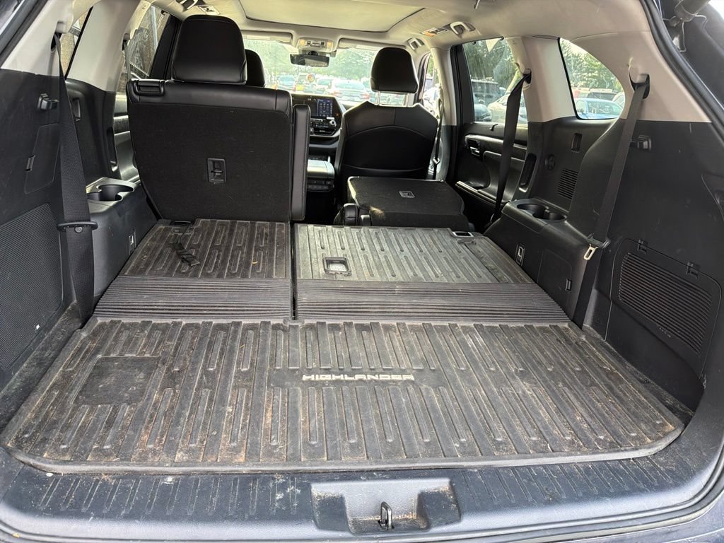 Used 2022 Toyota Highlander Platinum AWD/4WD image 13