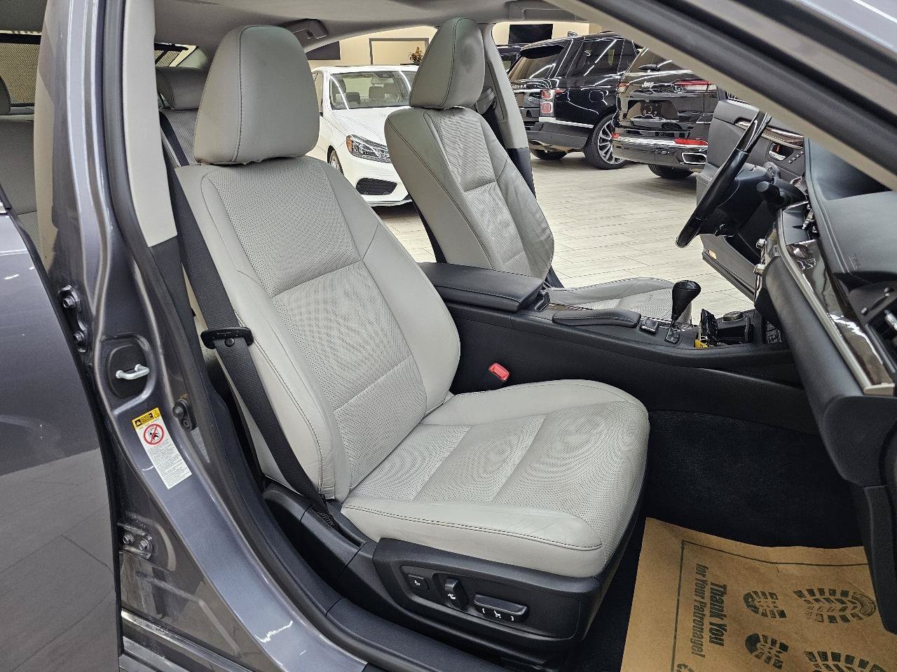 Used 2015 Lexus ES 350 w/ Luxury Package FWD image 19