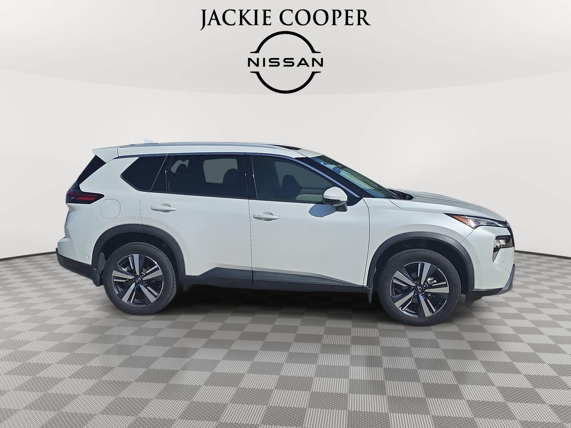 Used 2024 Nissan Rogue SL w/ SL Premium Package FWD image 4