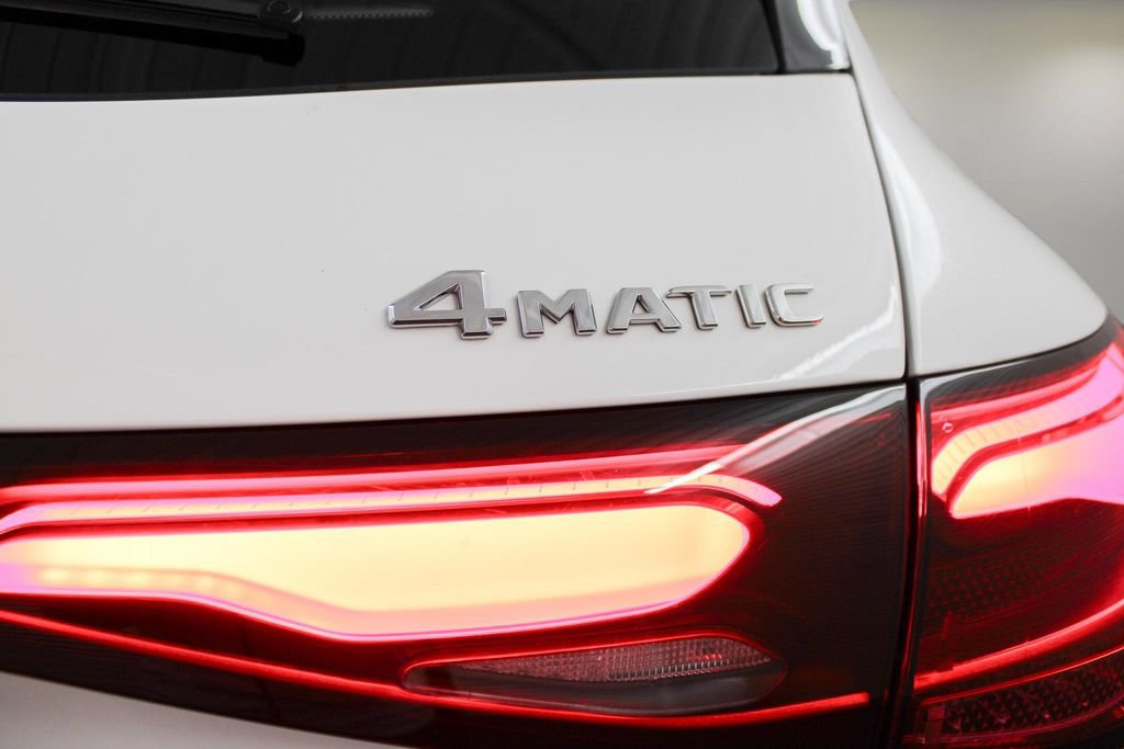 Used 2026 Mercedes-Benz GLC 300 4MATIC image 32