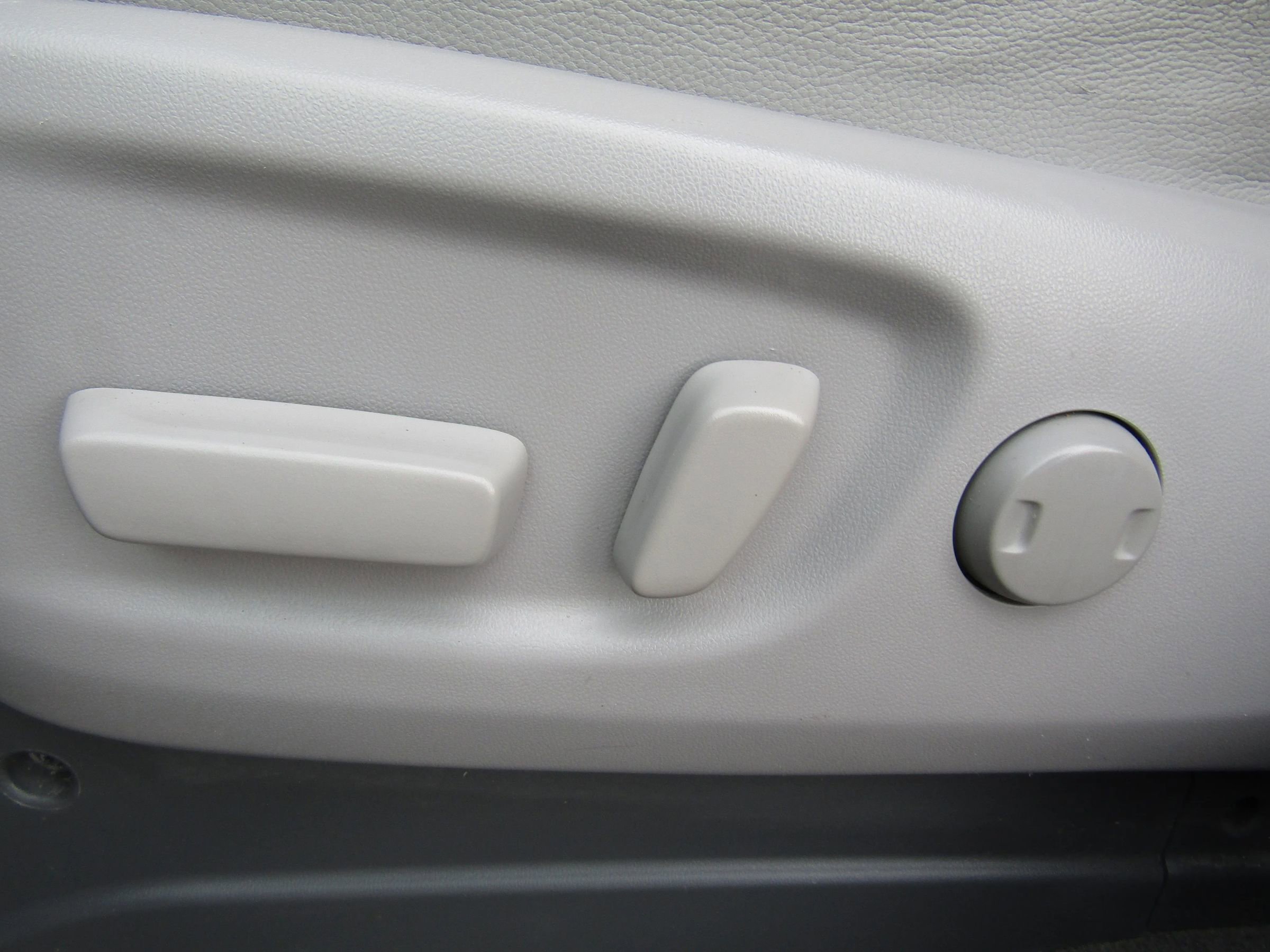 Used 2015 Toyota Sienna XLE w/ XLE Navigation Package image 21