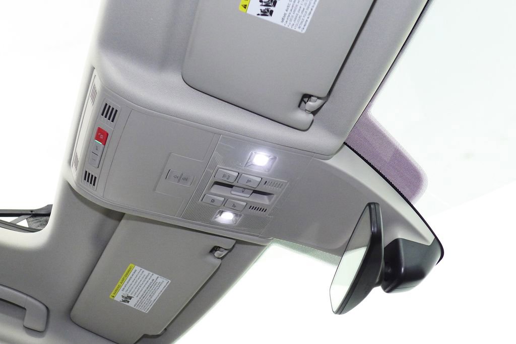 Used 2024 Volkswagen Tiguan SE w/ Panoramic Sunroof Package image 17