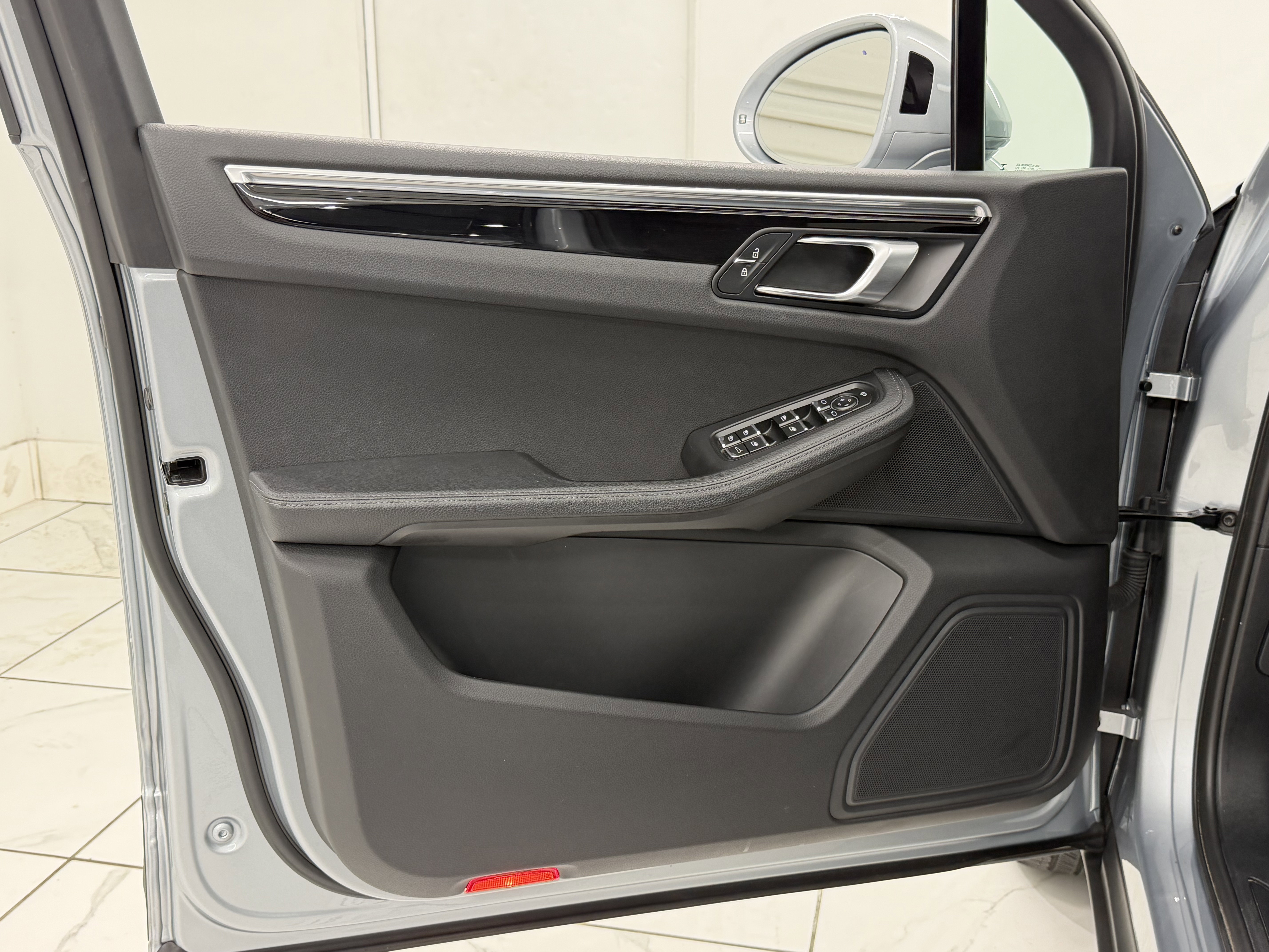 Certified 2022 Porsche Macan image 26