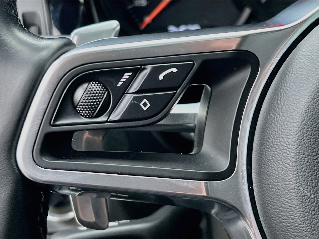 Certified 2021 Porsche Macan AWD/4WD image 11