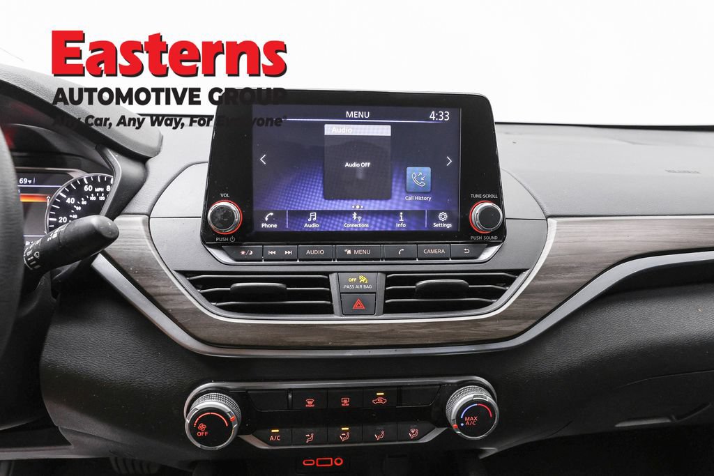 Used 2024 Nissan Altima 2.5 SV FWD image 13