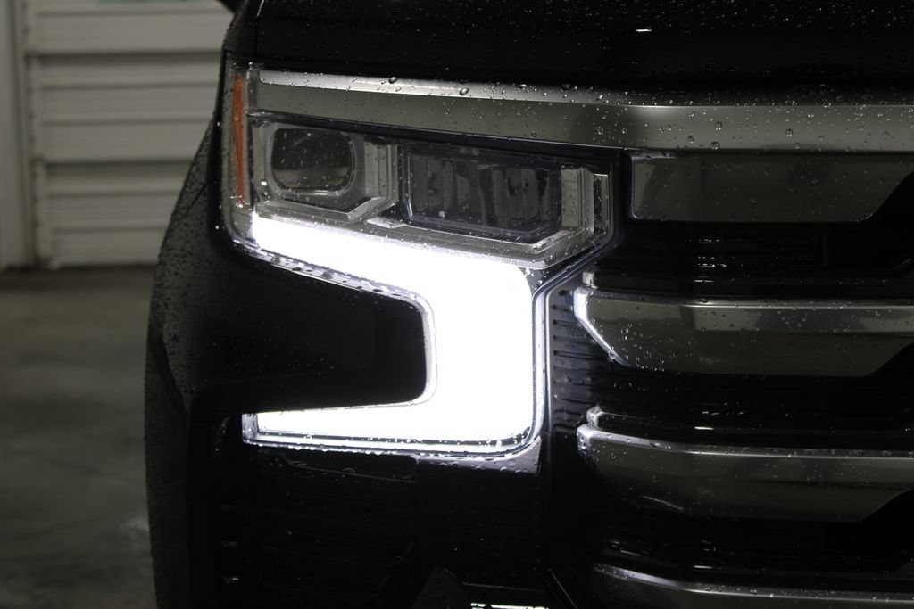 Used 2025 Chevrolet Silverado 1500 High Country AWD/4WD image 14