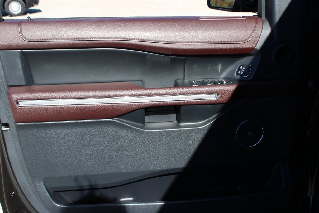 Used 2024 Ford Expedition Limited image 9