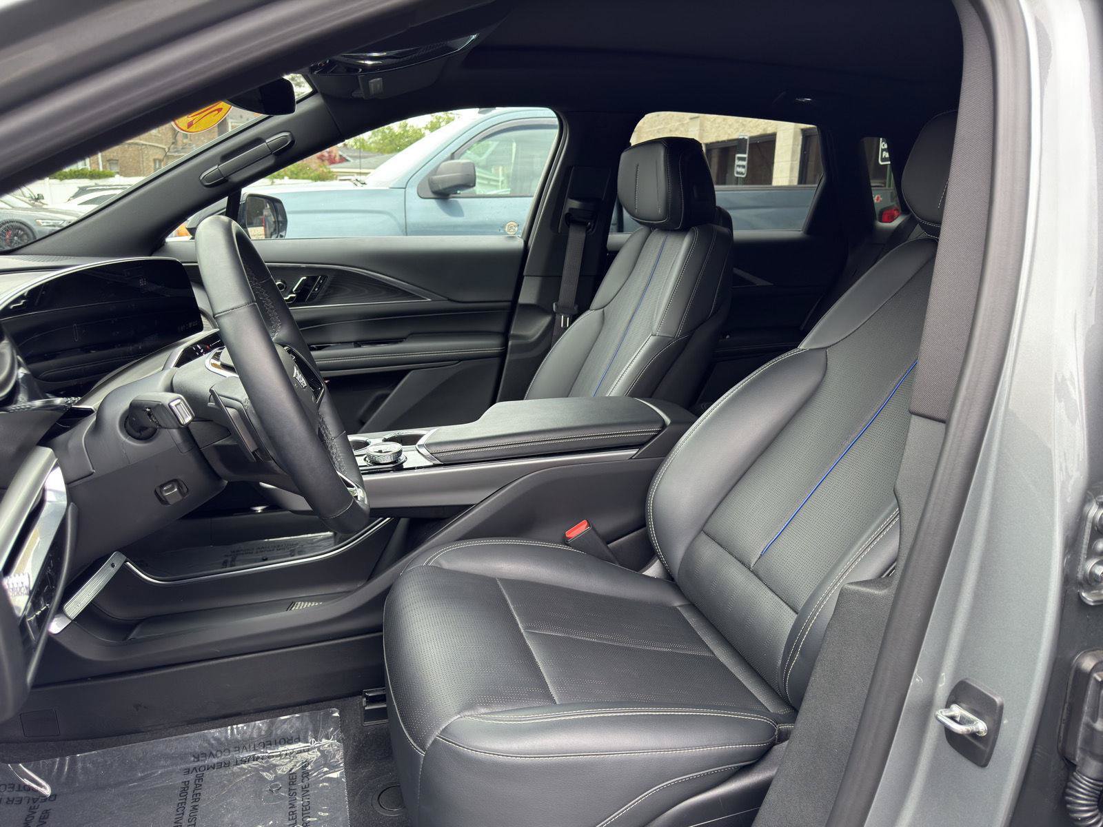 Used 2024 Cadillac Lyriq Luxury AWD/4WD image 19
